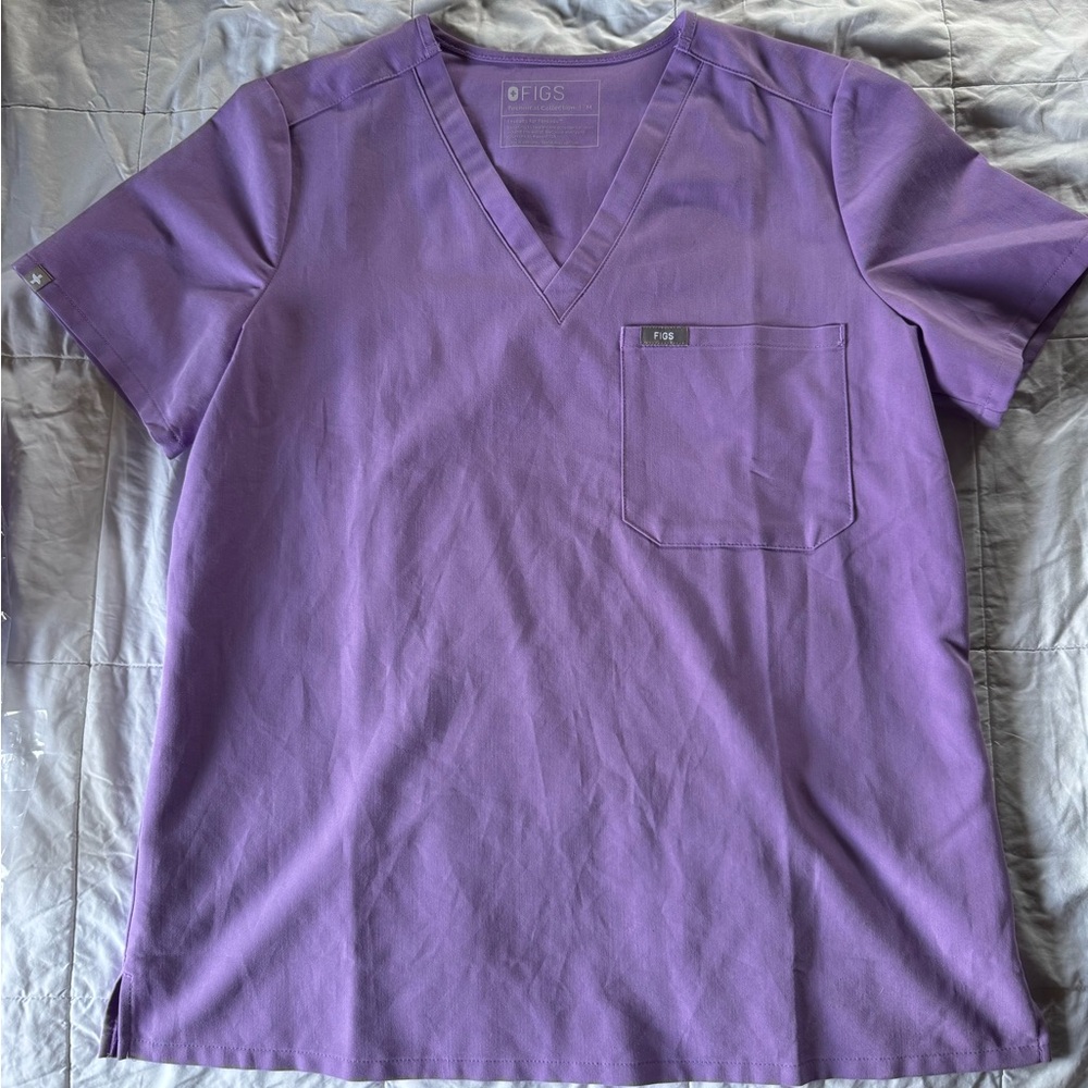Figs scrub top